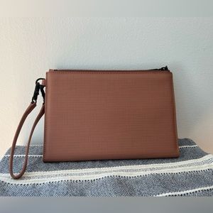 Dange Dover Essentials Clutch Wallet